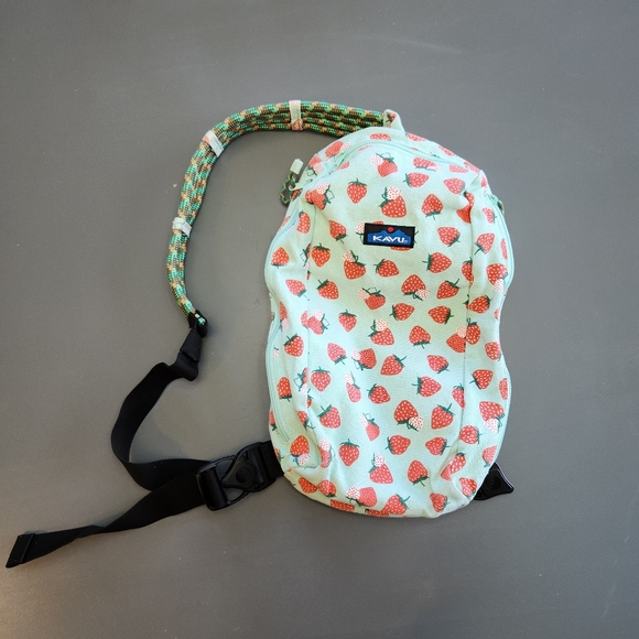 Kavu Handbags - KAVU Switch Slinger Rope Bag ~ Strawberry Patch 🍓🍓🍓 Outdoor Hiking Accessory